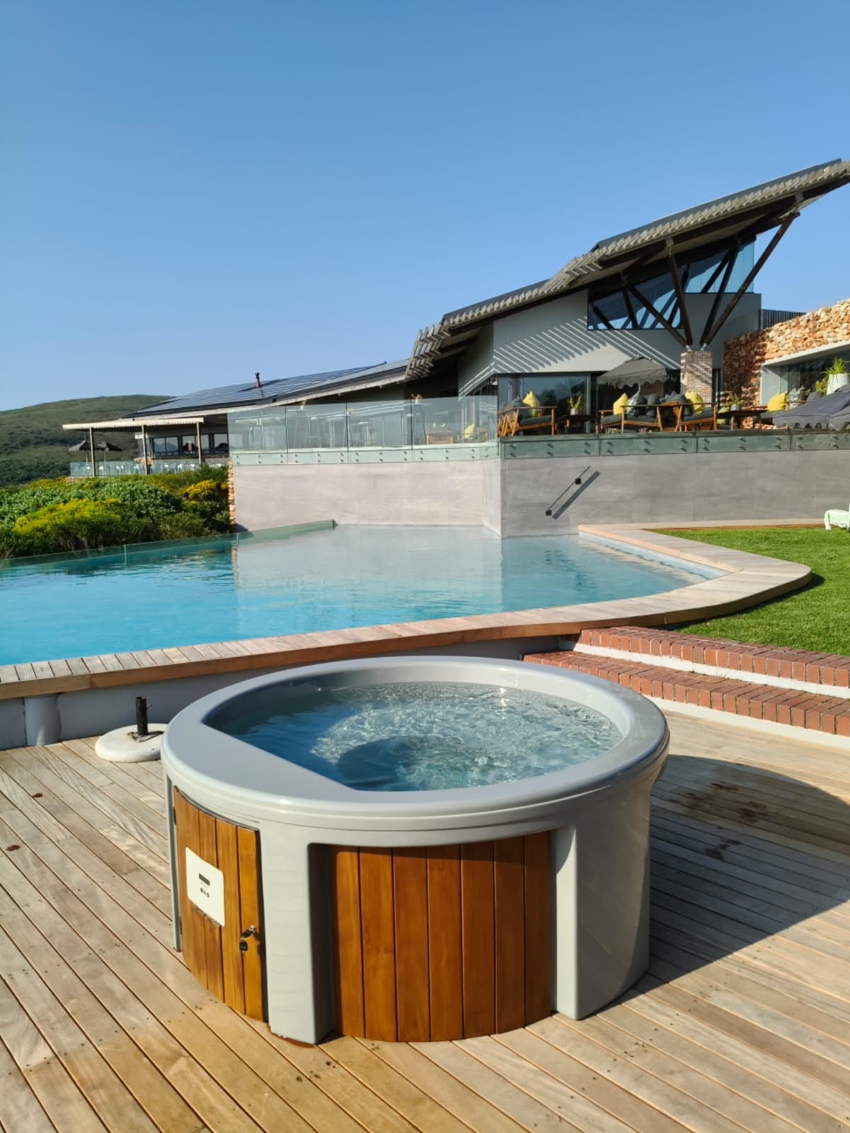 Ami Pod hot tub installation 5